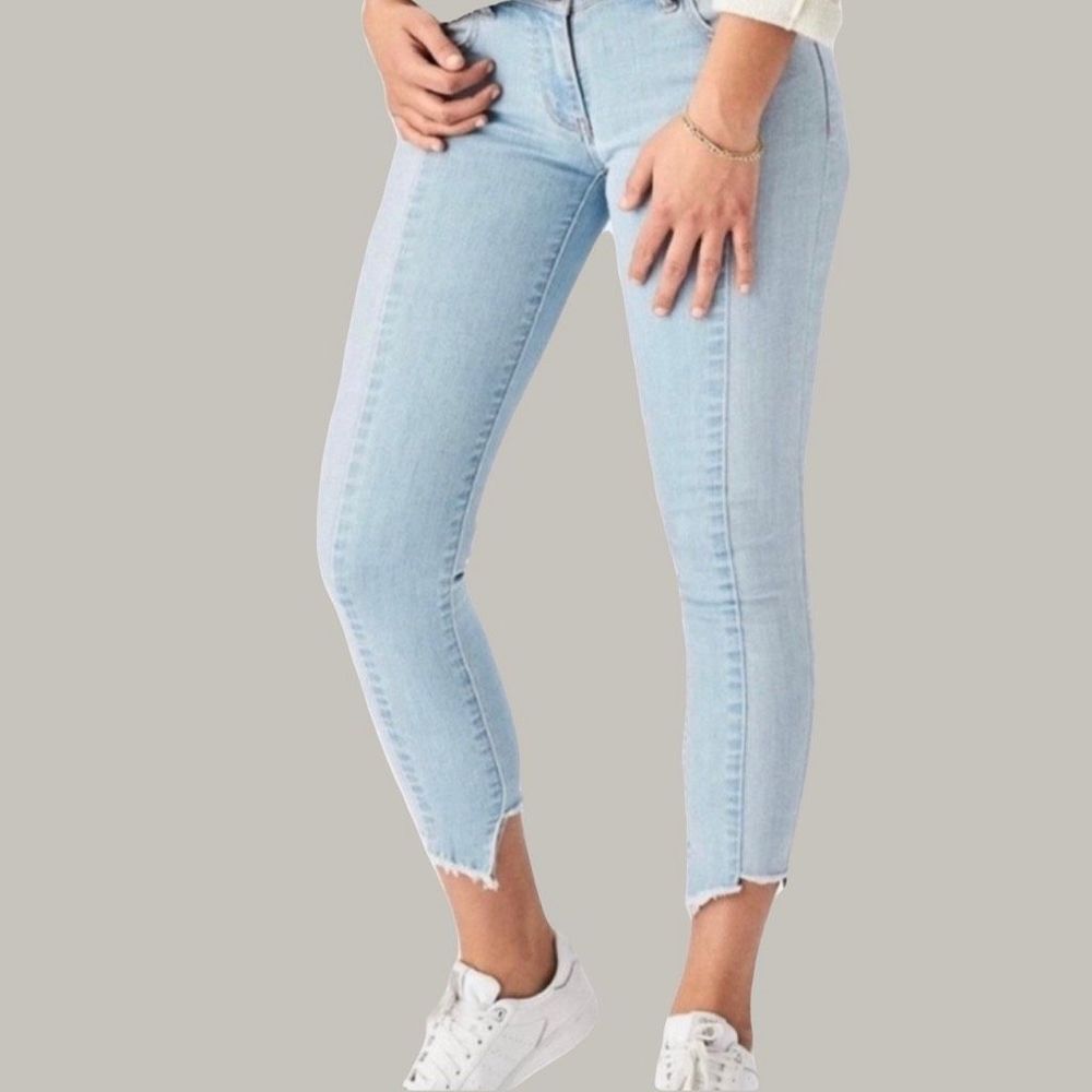 American Eagle Outfitters Light Wash Ankle Cropped Jeans